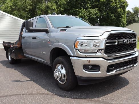 Used 2022 RAM 3500 Tradesman w/ Chrome Appearance Group AWD/4WD image 2