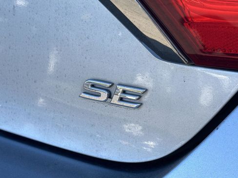 Used 2016 Toyota Camry SE image 12