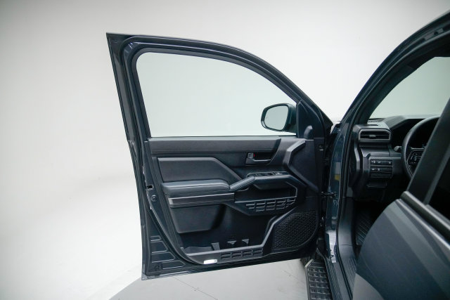 Used 2025 Toyota 4Runner SR5 AWD/4WD image 12
