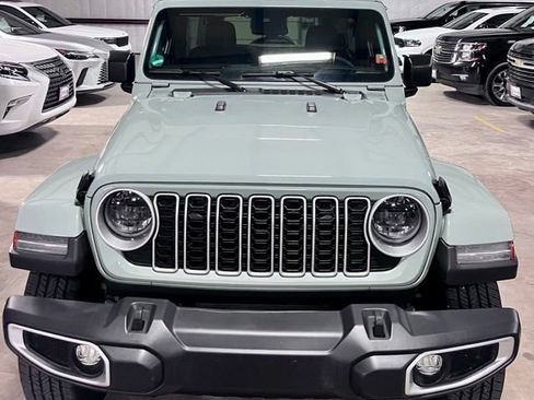 Used 2024 Jeep Wrangler Unlimited Sahara w/ Dual Top Group AWD/4WD image 10