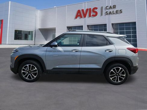 Used 2025 Chevrolet TrailBlazer LT AWD/4WD image 2