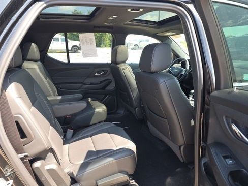Used 2023 Chevrolet Traverse LT w/ LT Premium Package AWD/4WD image 13