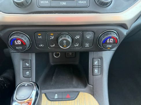 Used 2017 GMC Acadia Denali w/ Technology Package AWD/4WD image 27