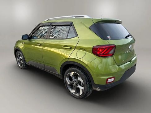 Used 2024 Hyundai Venue SEL image 5