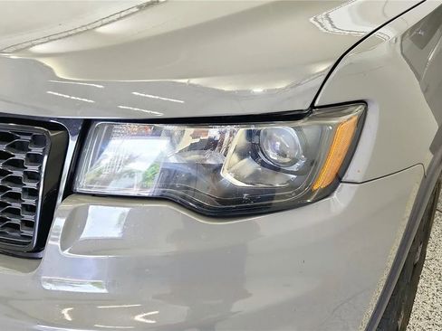 Used 2019 Jeep Grand Cherokee Laredo AWD/4WD image 14