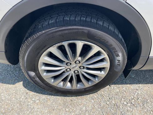 Used 2017 Lincoln MKX Select w/ Select Plus Package AWD/4WD image 30