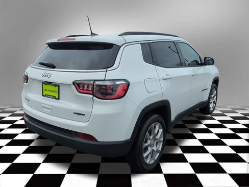 Used 2024 Jeep Compass Latitude image 8