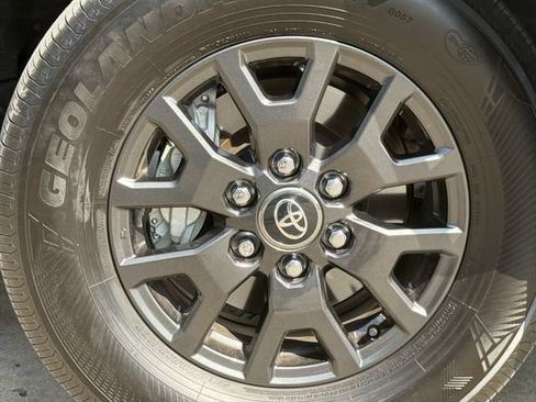 Used 2025 Toyota 4Runner SR5 AWD/4WD image 10