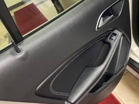 Used 2017 Mercedes-Benz GLA 250 4MATIC w/ Premium Package image 11