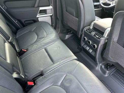 Used 2023 Land Rover Defender 130 SE image 30