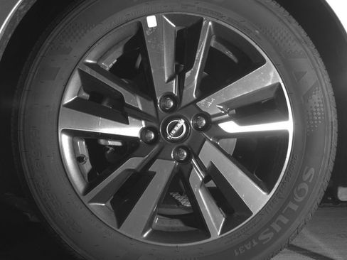 Used 2025 Nissan Versa SV image 12