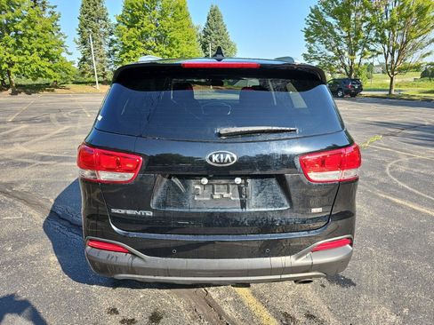 Used 2017 Kia Sorento AWD w/ LX Convenience Package image 5