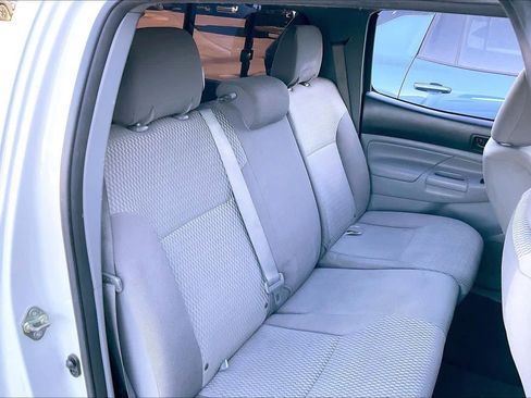 Used 2014 Toyota Tacoma PreRunner image 18