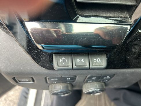 Used 2023 Chevrolet Silverado 1500 ZR2 w/ Technology Package image 9