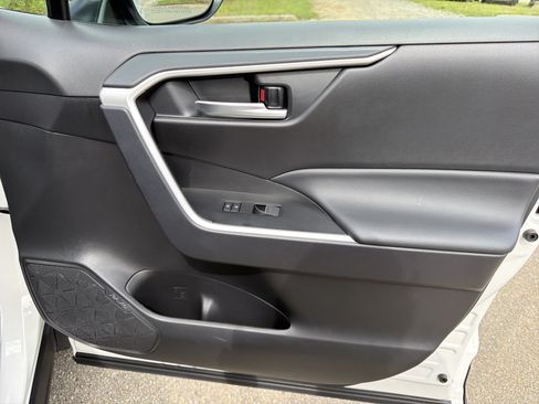 Used 2025 Toyota RAV4 XLE FWD image 14