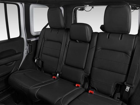 Used 2025 Jeep Wrangler Unlimited Sahara w/ Safety Group AWD/4WD image 11