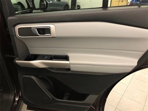 Used 2022 Ford Explorer XLT w/ Equipment Group 202A image 31