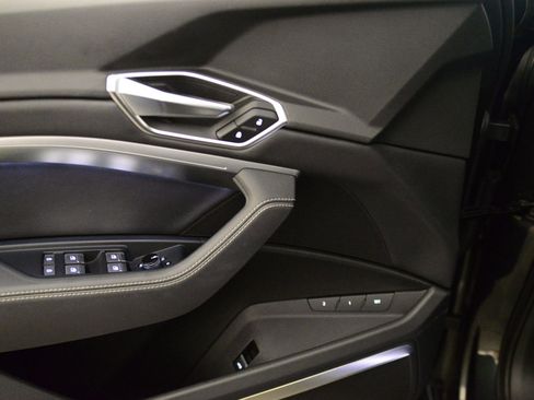 Used 2023 Audi e-tron Premium Plus w/ Premium Plus Package image 28