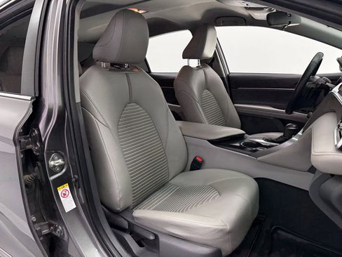 Used 2018 Toyota Camry SE w/ Accessory Appearance Package image 23