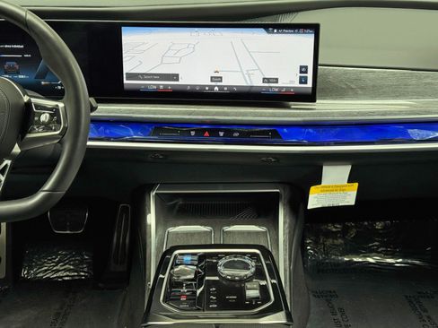 Used 2023 BMW i7 xDrive60 AWD/4WD image 26