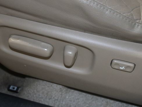 Used 2011 Toyota RAV4 Limited w/ Limited Extra Value Pkg image 9