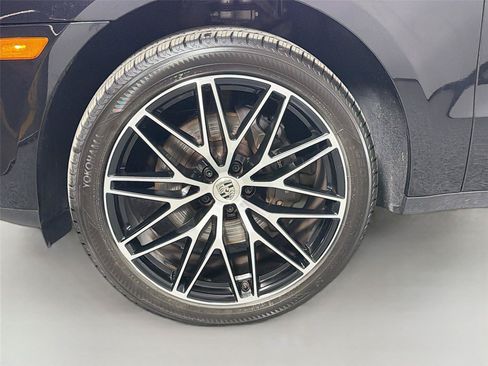 Certified 2023 Porsche Macan AWD/4WD image 11