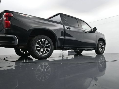 Used 2022 Chevrolet Silverado 1500 LT AWD/4WD image 37
