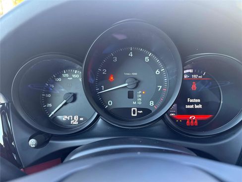 Used 2024 Porsche Macan w/ Premium Plus Package image 15