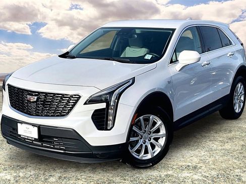 Certified 2023 Cadillac XT4 Luxury w/ Cold Weather Package image 3