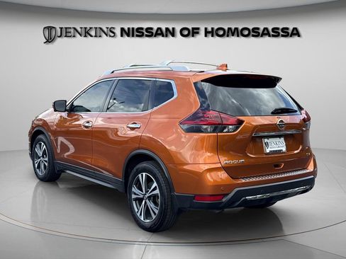 Certified 2019 Nissan Rogue SV w/ Premium Package image 6
