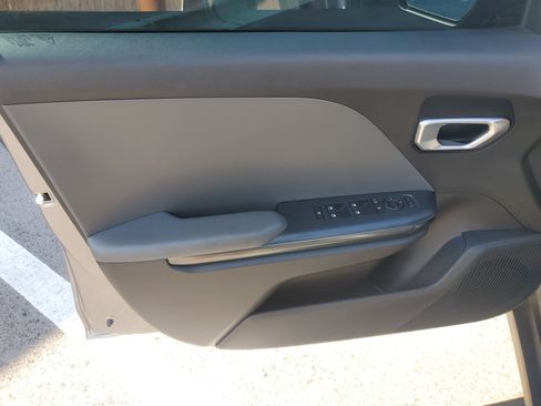 Used 2025 Kia K4 FWD image 9
