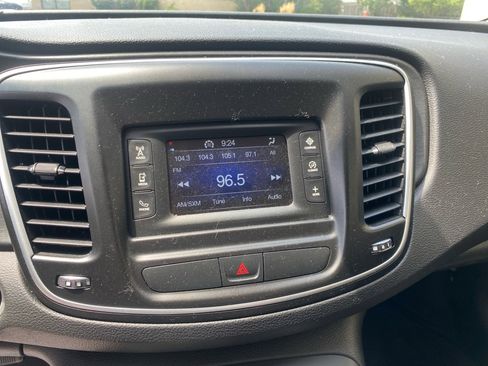 Used 2016 Chrysler 200 Limited w/ Convenience Group image 11