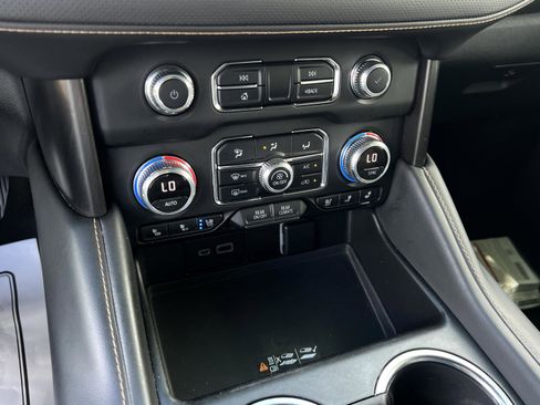 Used 2022 GMC Yukon XL AT4 w/ Technology Package AWD/4WD image 21