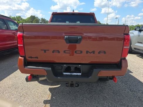 Used 2025 Toyota Tacoma TRD Off-Road AWD/4WD image 5
