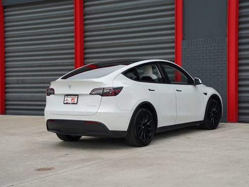 Used 2020 Tesla Model Y Long Range AWD/4WD image 10