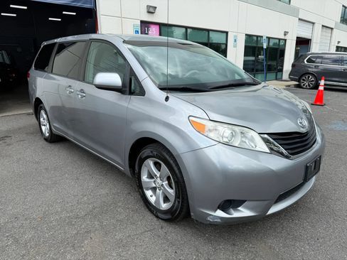 Used 2012 Toyota Sienna LE FWD image 8