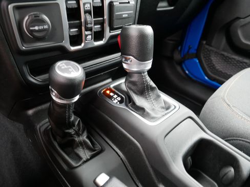 Used 2024 Jeep Wrangler Sport S image 24