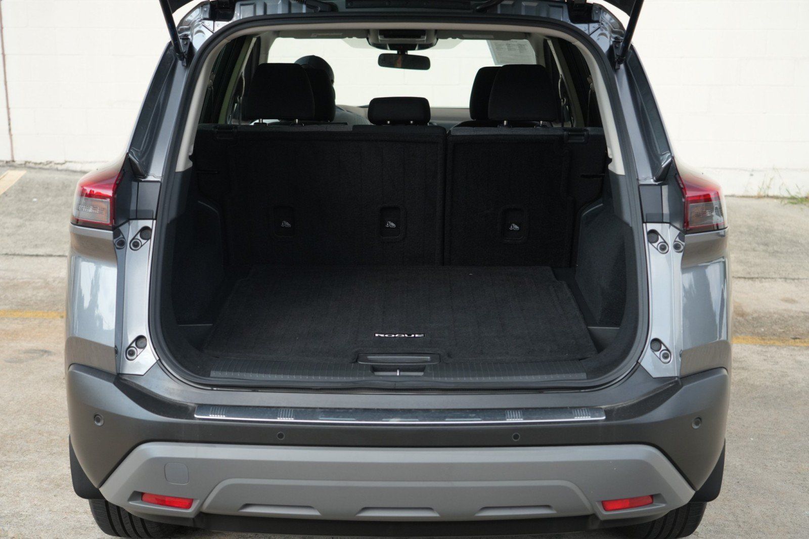 Used 2023 Nissan Rogue SV FWD image 9