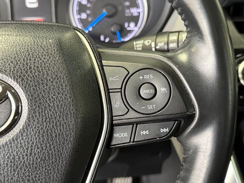 Certified 2021 Toyota Venza LE w/ Carpet Mat Package (TMS) image 22