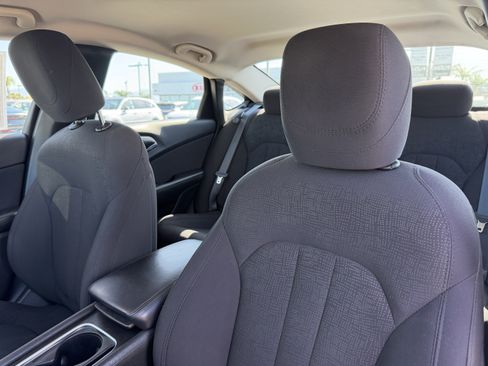 Used 2015 Chrysler 200 Limited FWD image 16