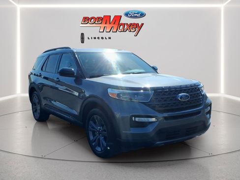 Used 2023 Ford Explorer XLT w/ Equipment Group 202A AWD/4WD image 3