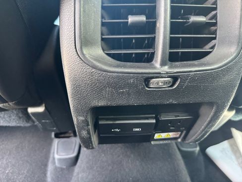 Used 2019 Jeep Cherokee Latitude Plus AWD/4WD image 20