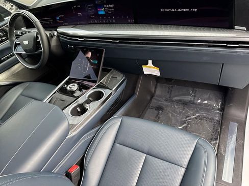 New 2025 Cadillac Escalade IQ Sport 2 image 43