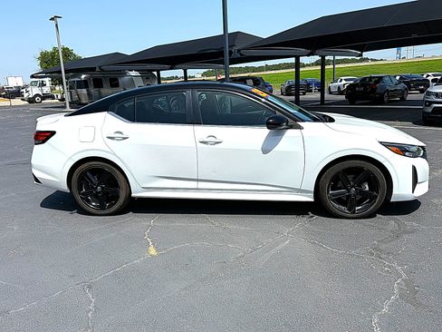 Used 2025 Nissan Sentra SR FWD image 4
