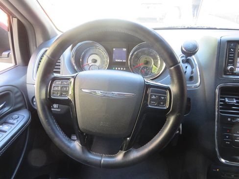 Used 2014 Chrysler Town & Country S FWD image 14