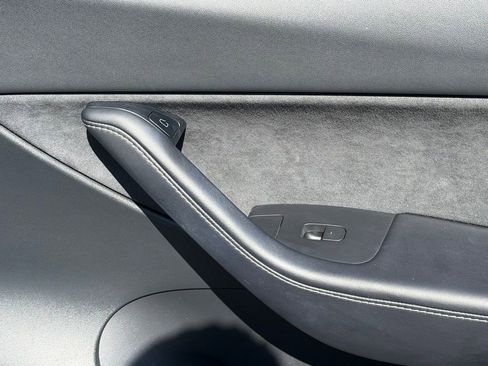 Used 2022 Tesla Model Y Performance image 33