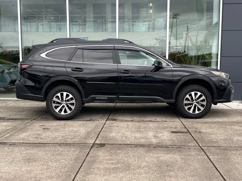 Used 2020 Subaru Outback Premium w/ Popular Package #1 AWD/4WD image 2