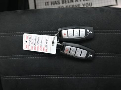 Used 2022 Mitsubishi Outlander SE image 12