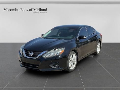 Used 2017 Nissan Altima 3.5 SL w/ 3.5SL Technology Package image 3
