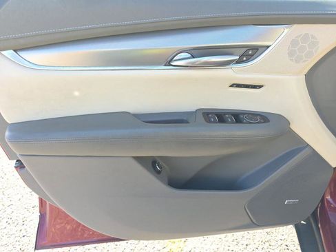 Used 2017 Cadillac XT5 Premium Luxury w/ Driver Assist Package image 7